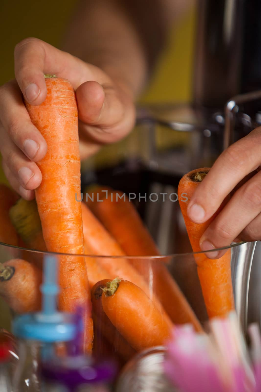 Hands of male staff preparing a juice at health grocery shop