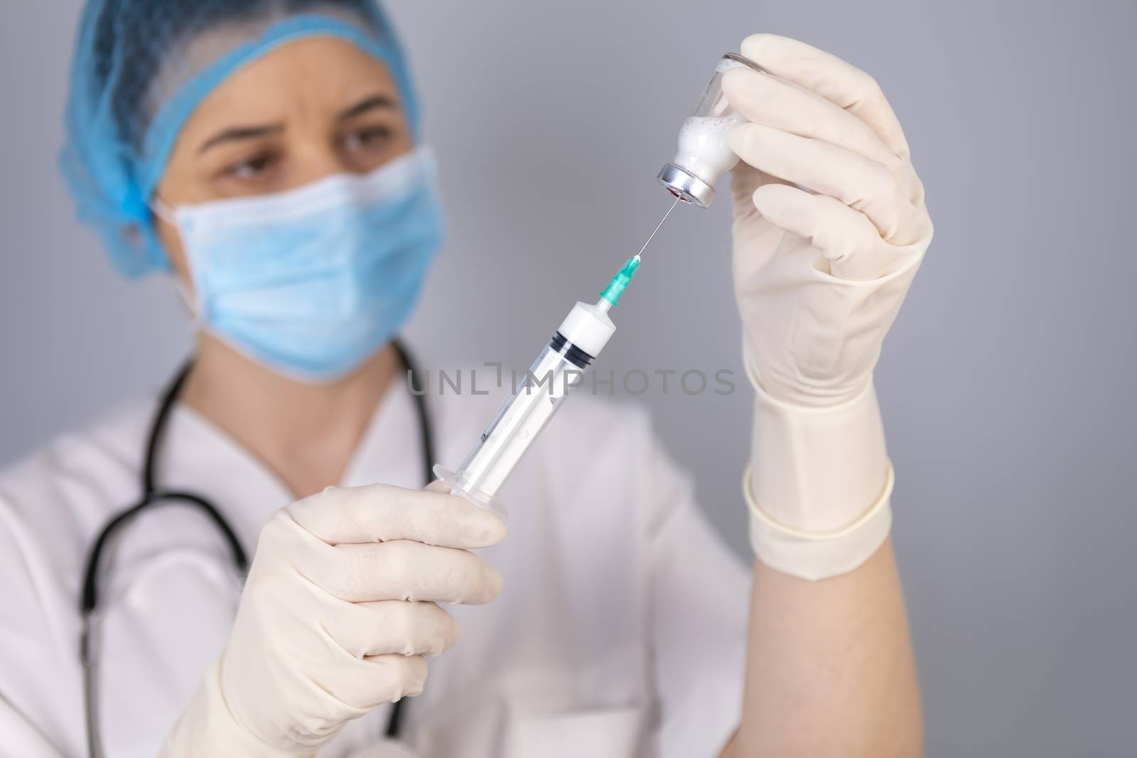 Doctor hands filling the syringe with vaccine by manaemedia