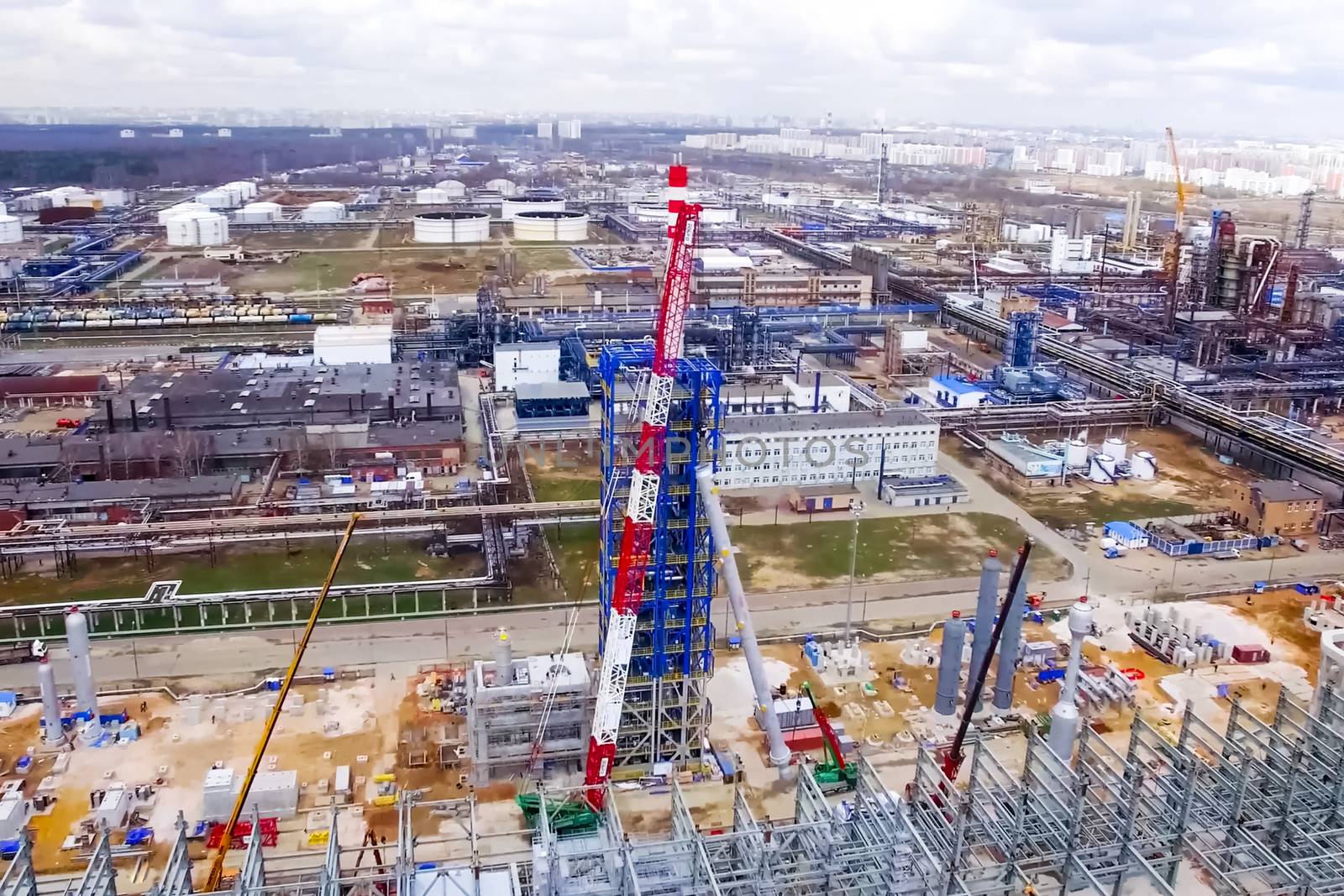 Installation of the reforming column at the Moscow oil refinery by nyrok