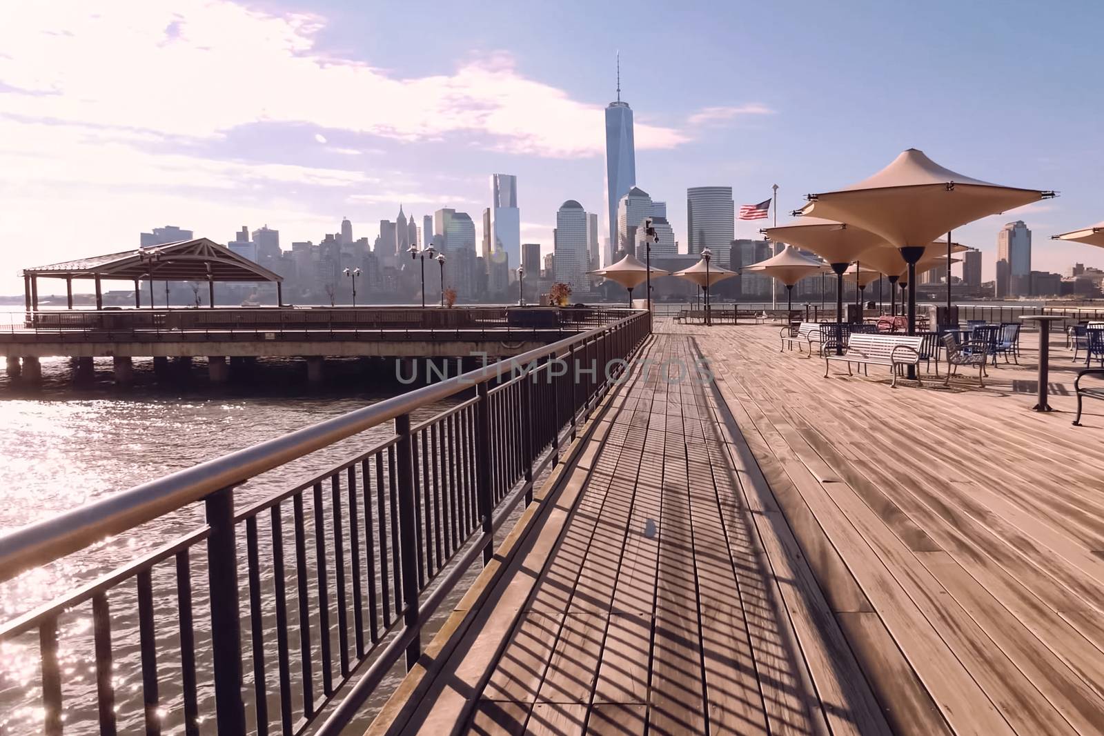 A cafe with a view of the skyscrapers of New York.