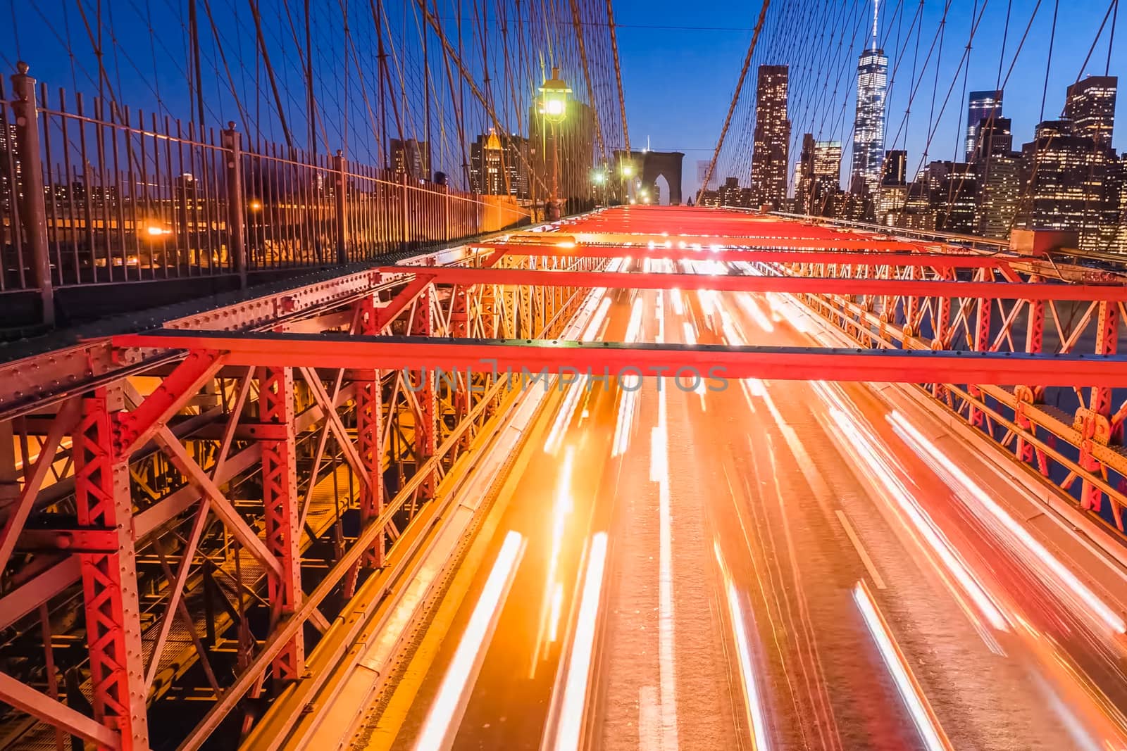 Night lights of car headlamps on the Brooklyn bridge. Long expos by nyrok
