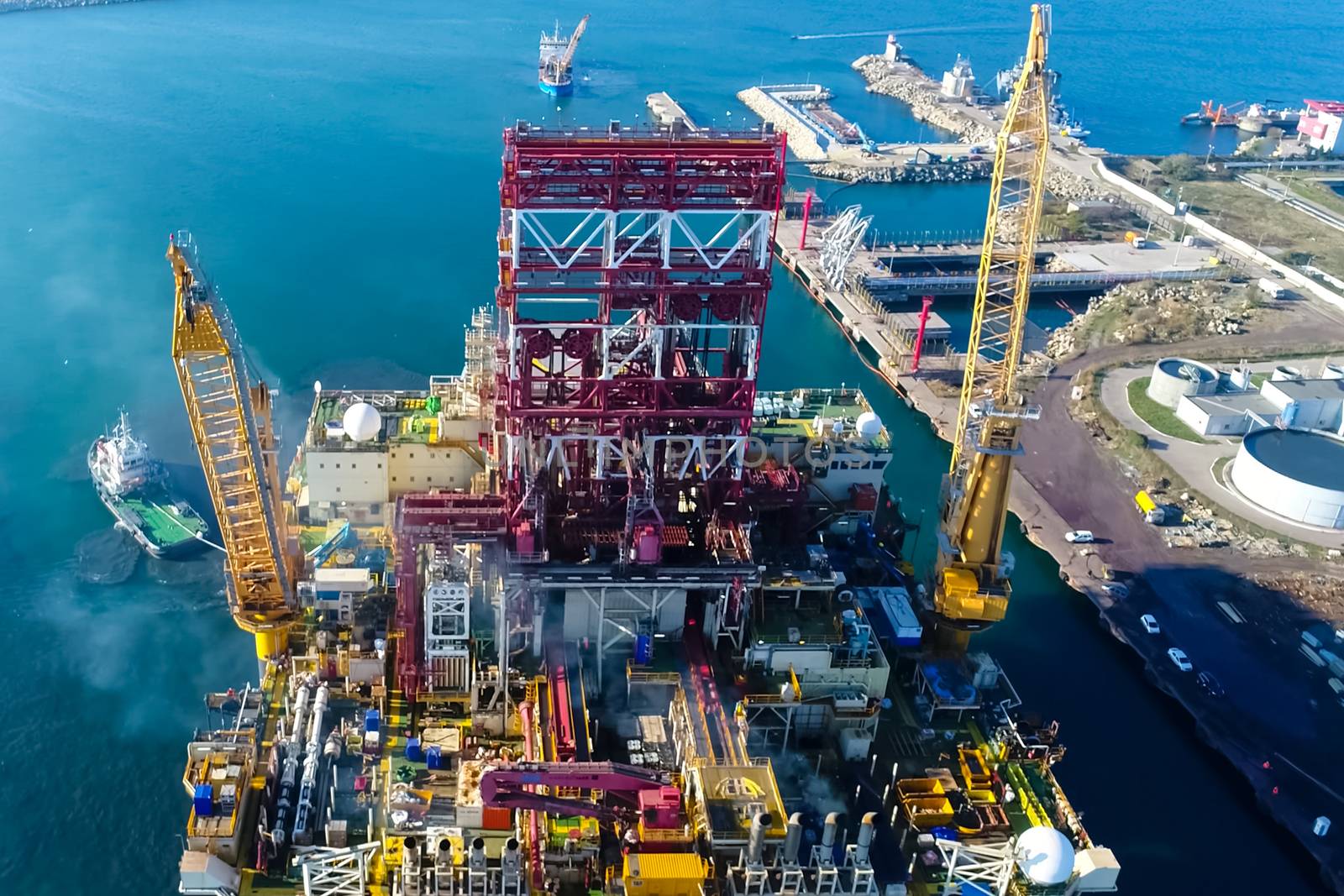 Drilling platform in the port. Towing of the oil platform.