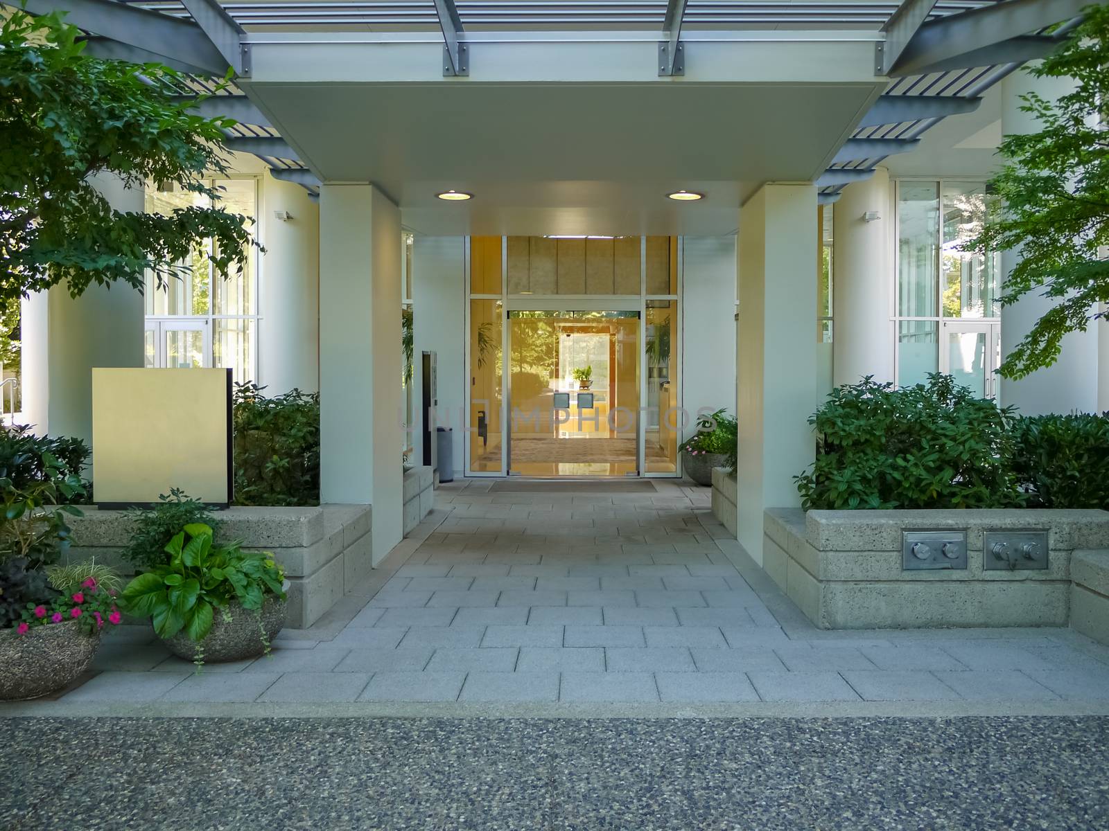 Front porch and main entrance of residential building by Imagenet