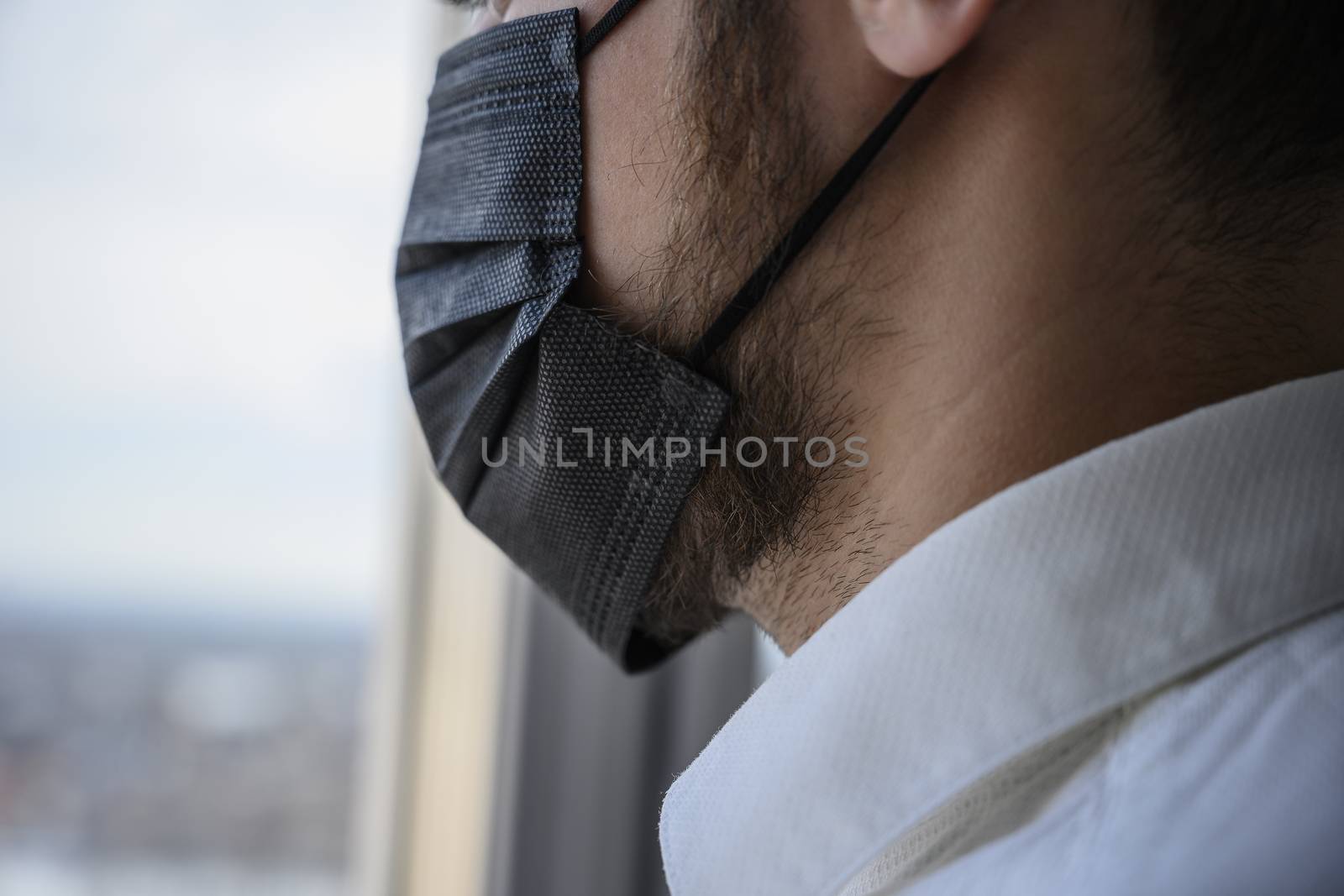 A man wearing a black respiratory mask on his face.