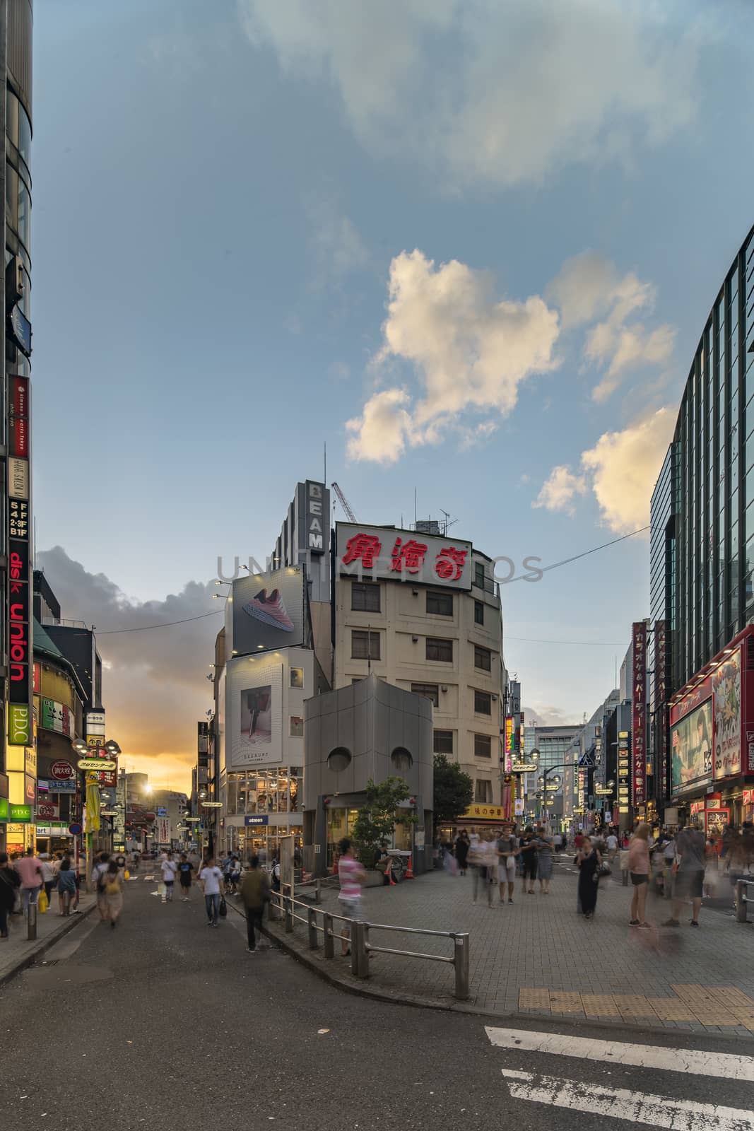 Sunset sky on Shibuya Police Station Udagawa Kōban by kuremo