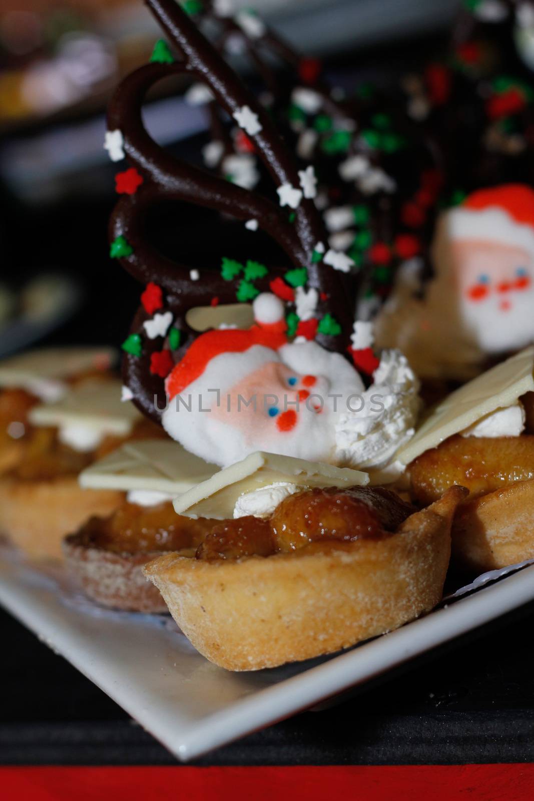 Tray full of cupcakes by pippocarlot