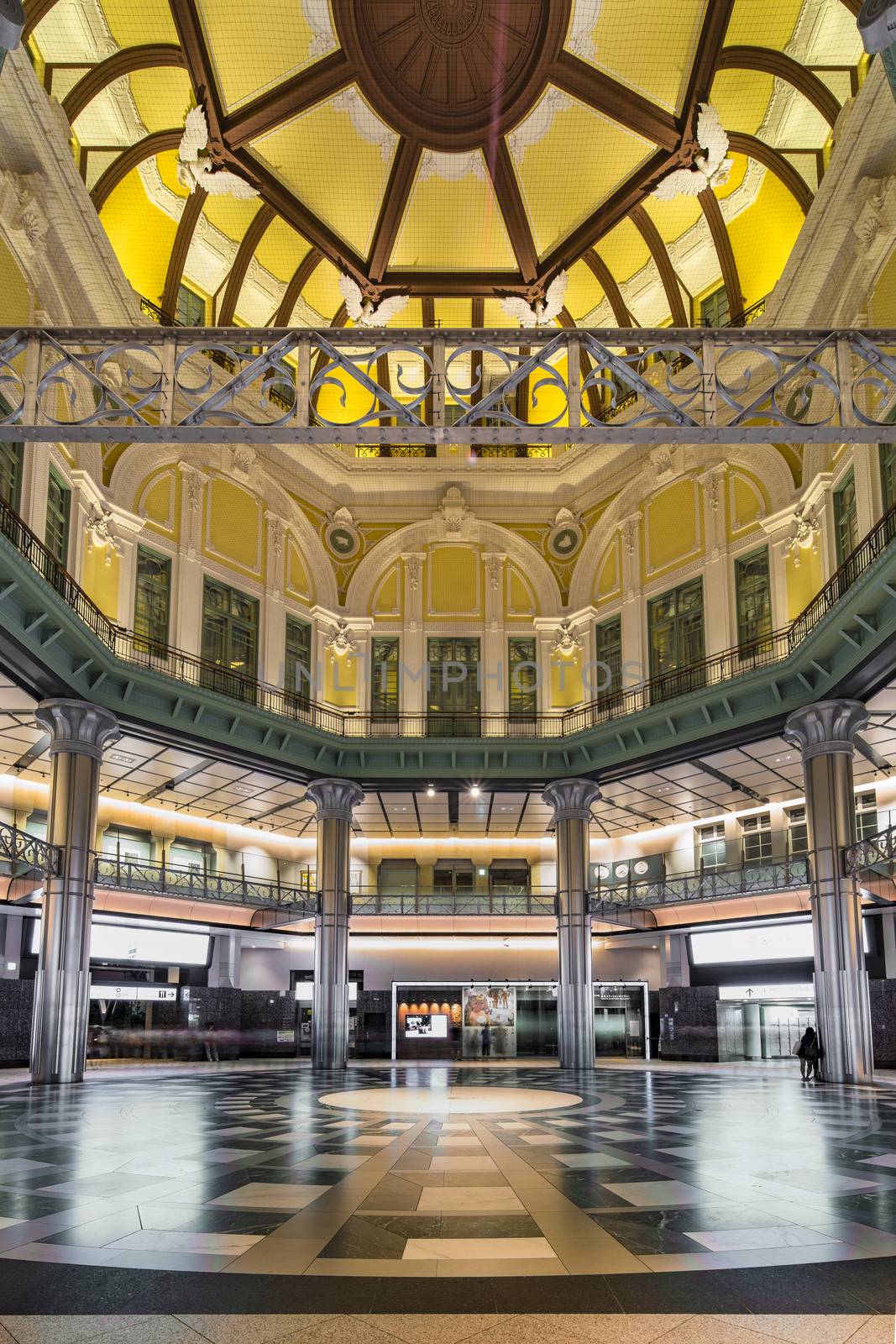 Ceiling of the dome of the Marunouchi North exit of the Tôkyô  by kuremo