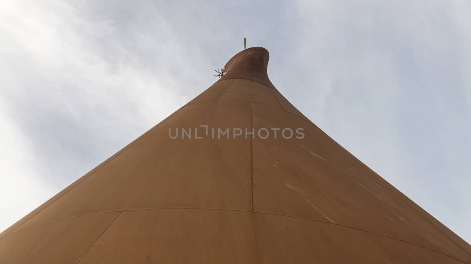 radar tower on the Maasvlakte operational since 2018 and observes shipping at sea and the Maasvlakte, the top s rotated 45 degrees for firmness