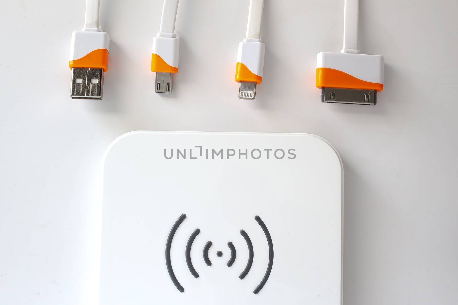 Cables recharger Lightning to USB Cable, 30-pin to USB, Micro USB and a wireless charger. by oasisamuel