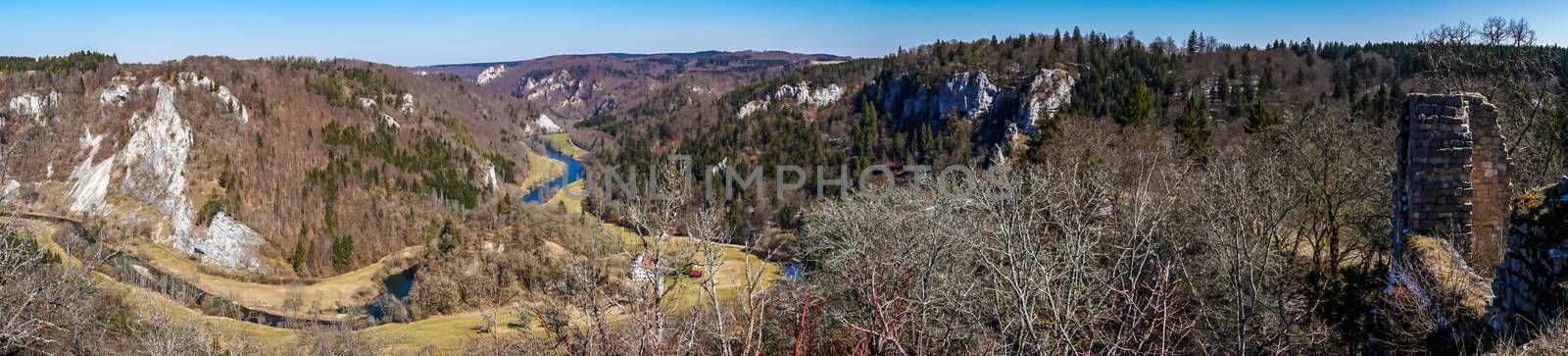 Spring hike in the beautiful Danube valley, along the Kallenberg castle ruins, to Bronnen Castle near Fridingen on the Danube