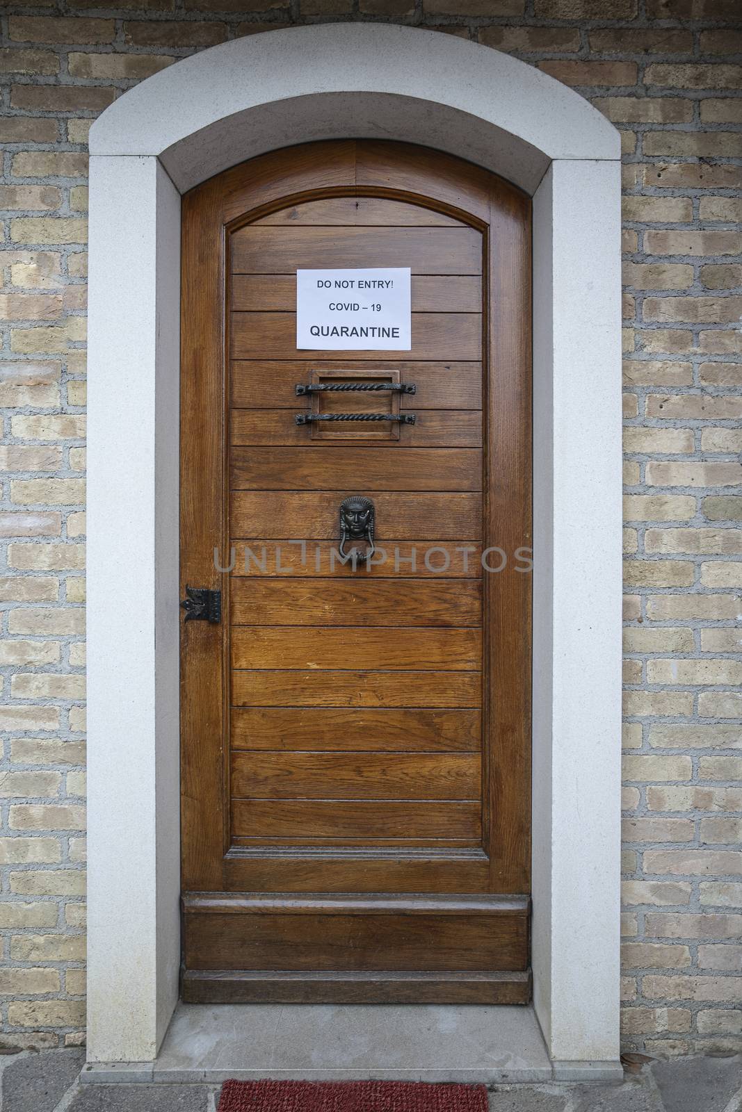 the sign with the prohibition of entry for quarantine from the Covid 19