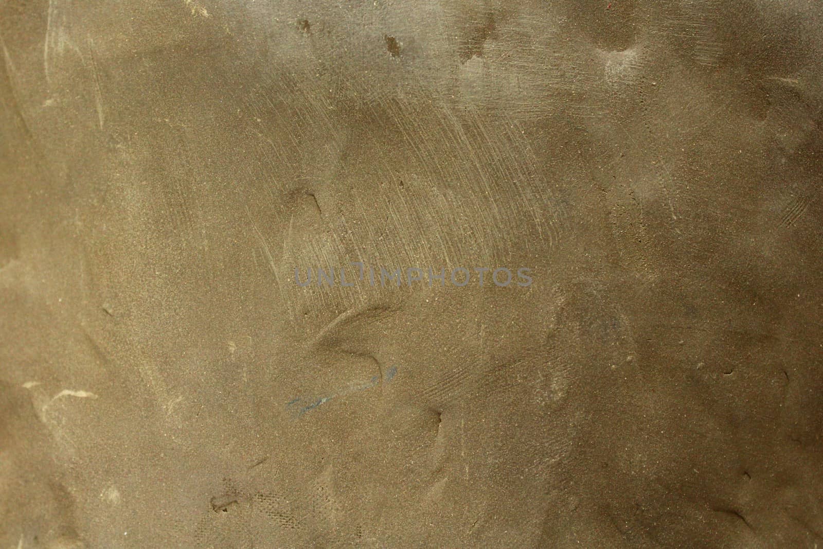 The picture shows a brown background with structured earthenware