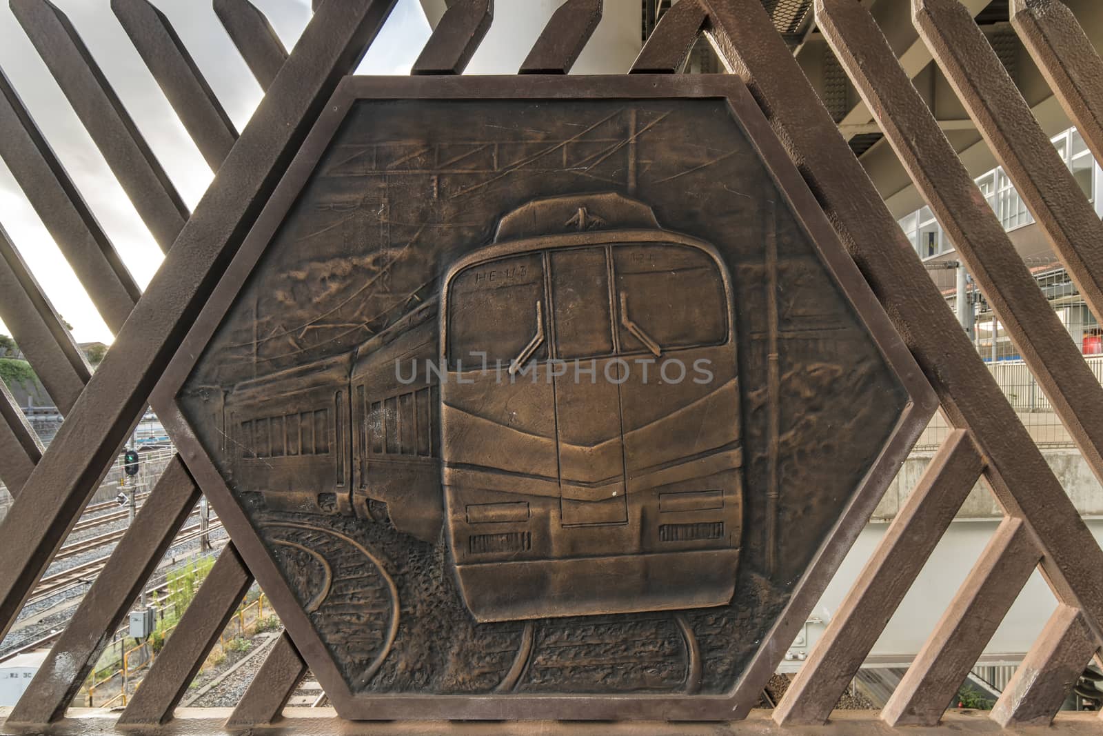 Engraving on metal representing a train on the Shimogoindenbashi by kuremo