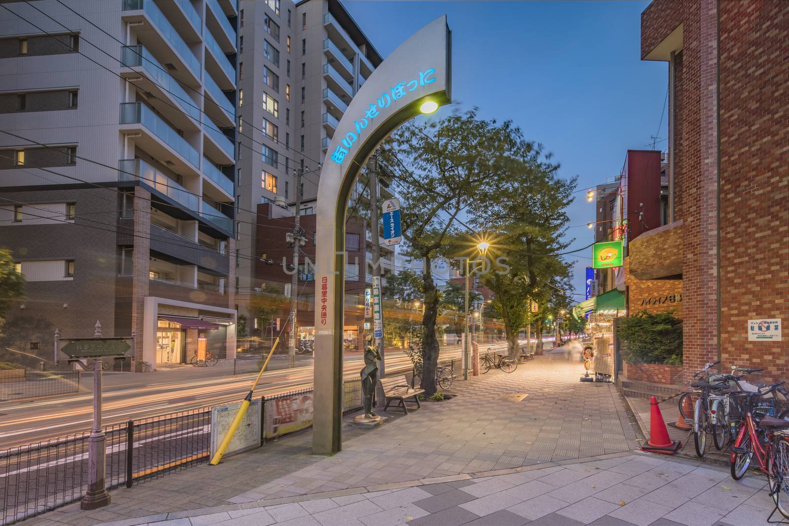 Night view of the metal portal by kuremo