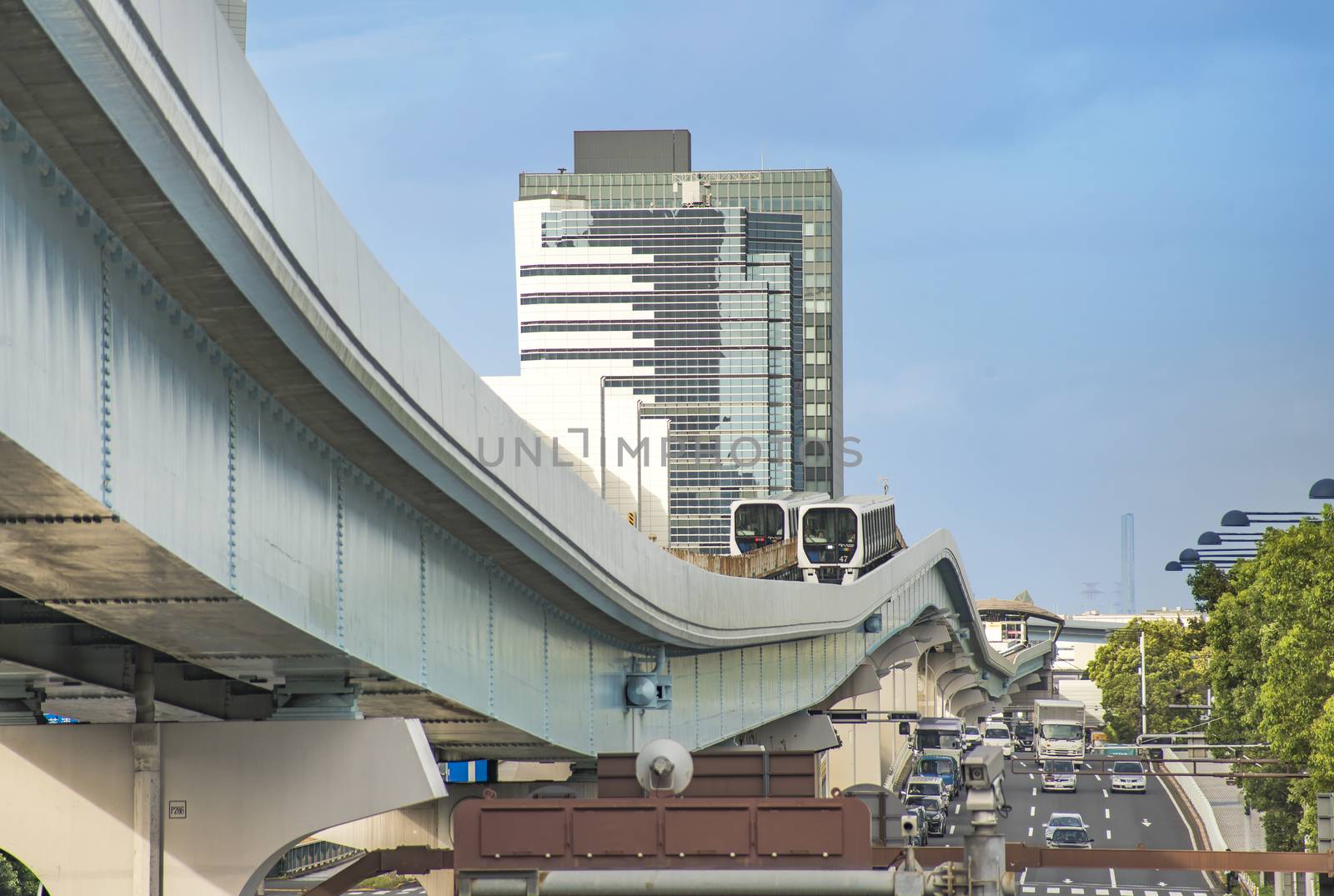 Automated aerial monorail of the Yurikamome Tokyo Waterfront New Transit line rolling between the Kokusai-tenjijō-seimon and Aomi station in the artificial island of Odaiba in Tokyo, Japan. The name Yurikamome comes from the black-headed gull who lives in the Tokyo Bay.