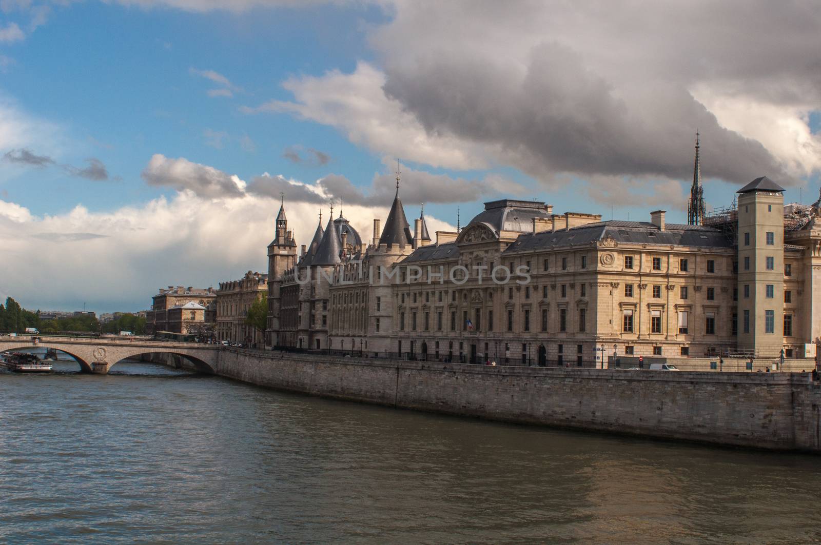 walk along the banks of the Seine, Paris, france