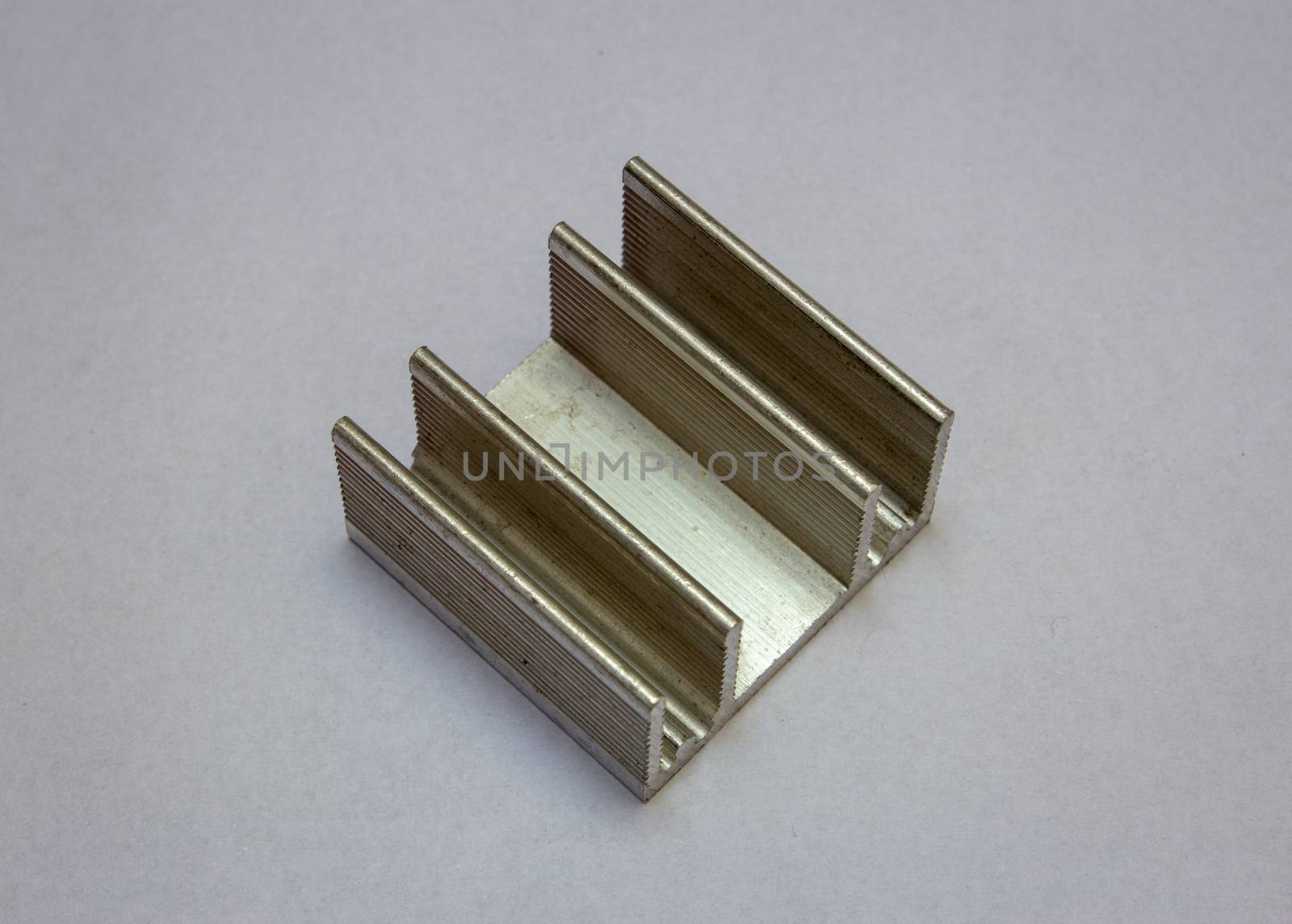 Aluminum heat sink used for cooling down electronic components