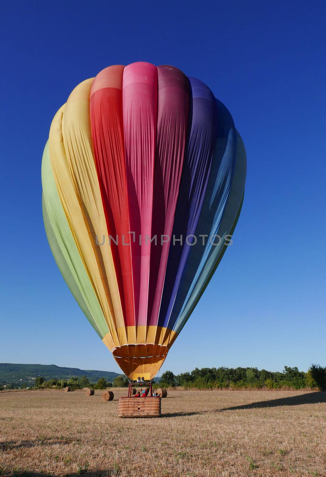 hot air balloon flight in the vaucluse above the village of Roussillon, France