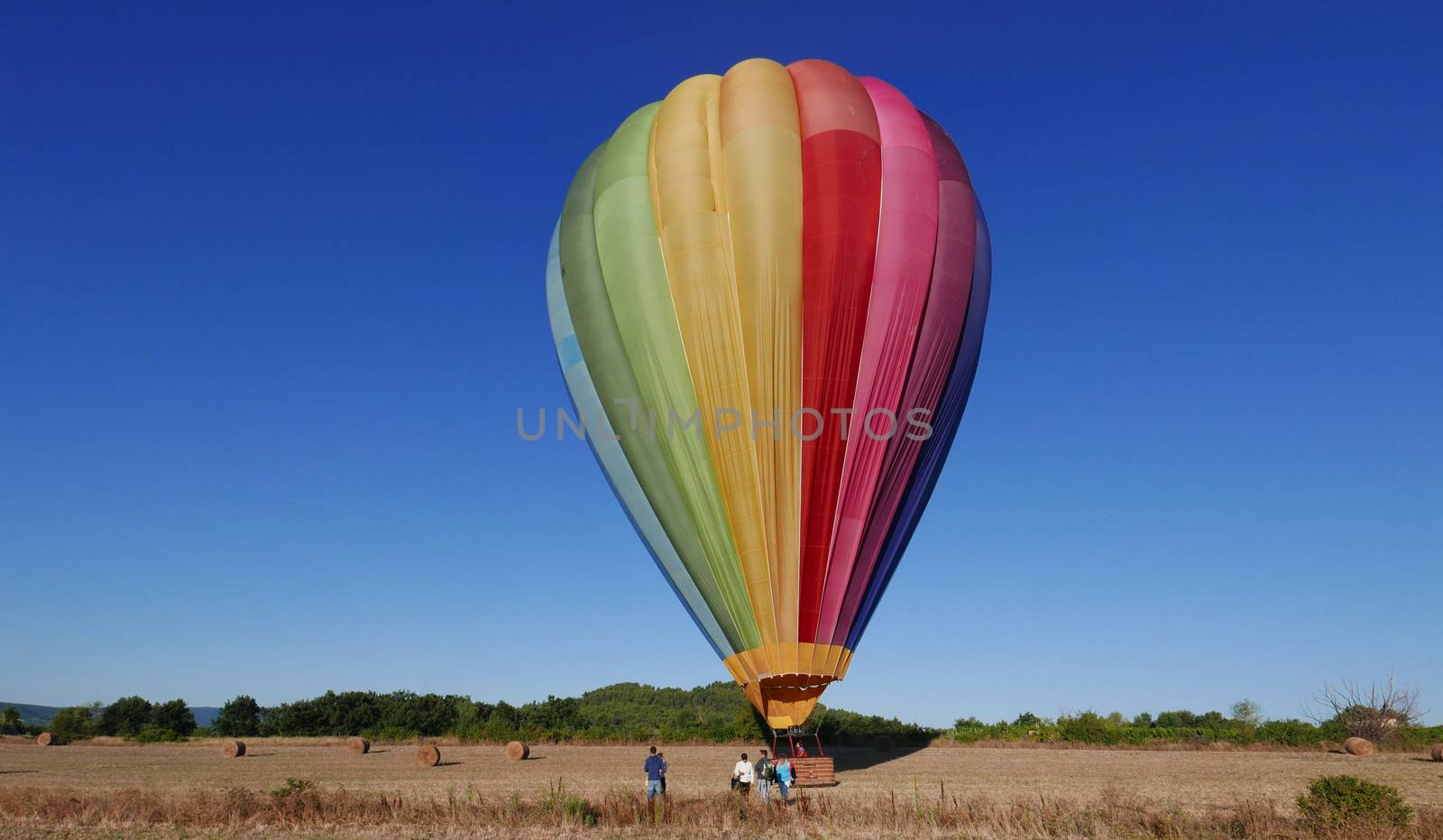 hot air balloon flight in the vaucluse above the village of Roussillon, France