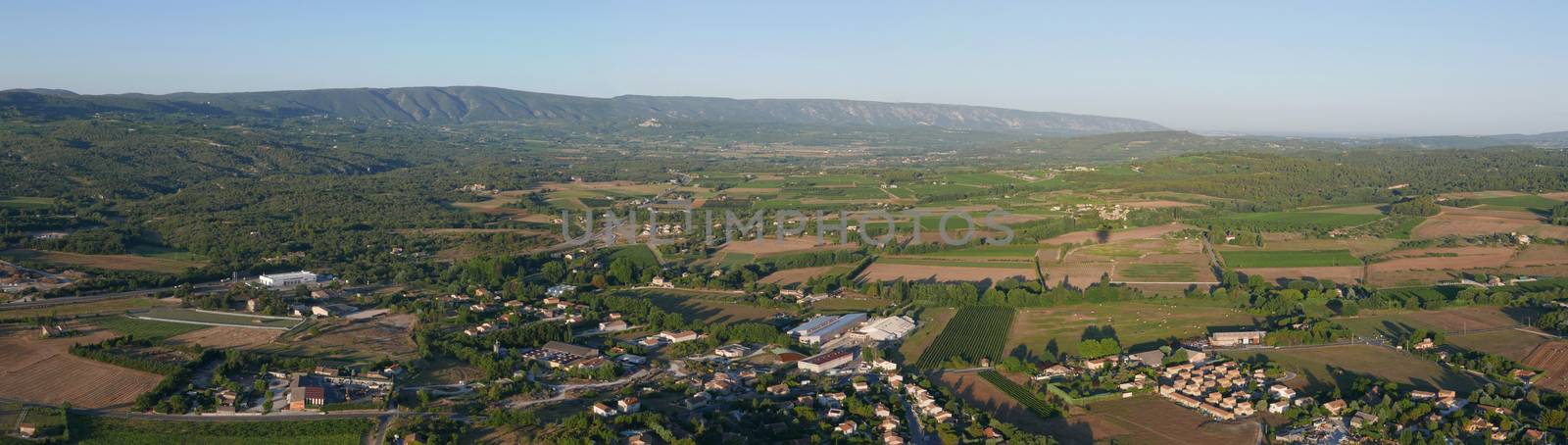 hot air balloon flight in the vaucluse above the village of Roussillon, France