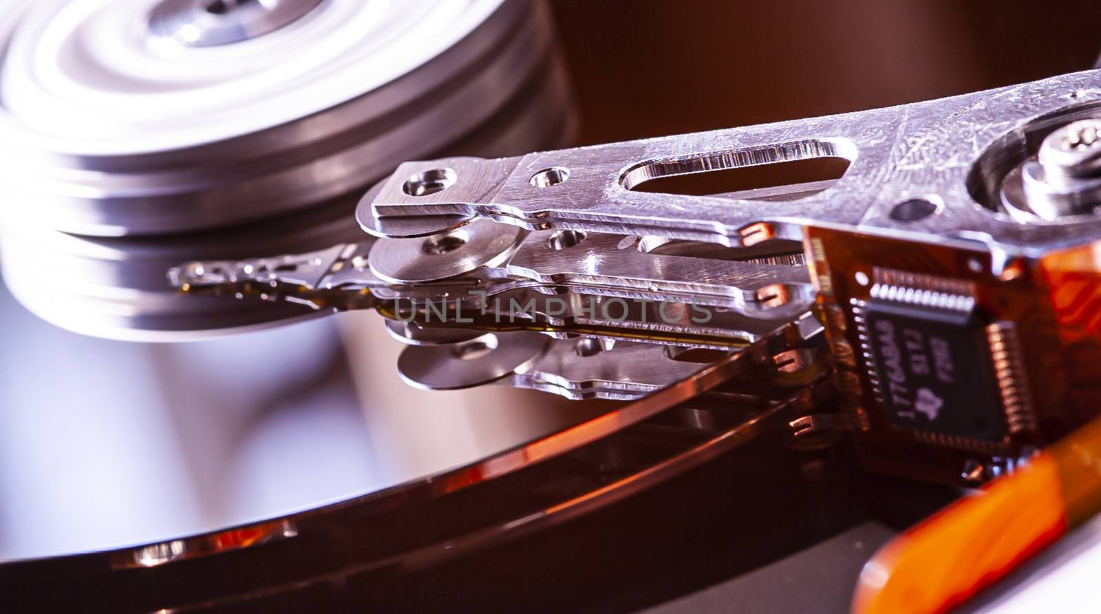 Detail of the inside of a hard disk with the reading head in operation