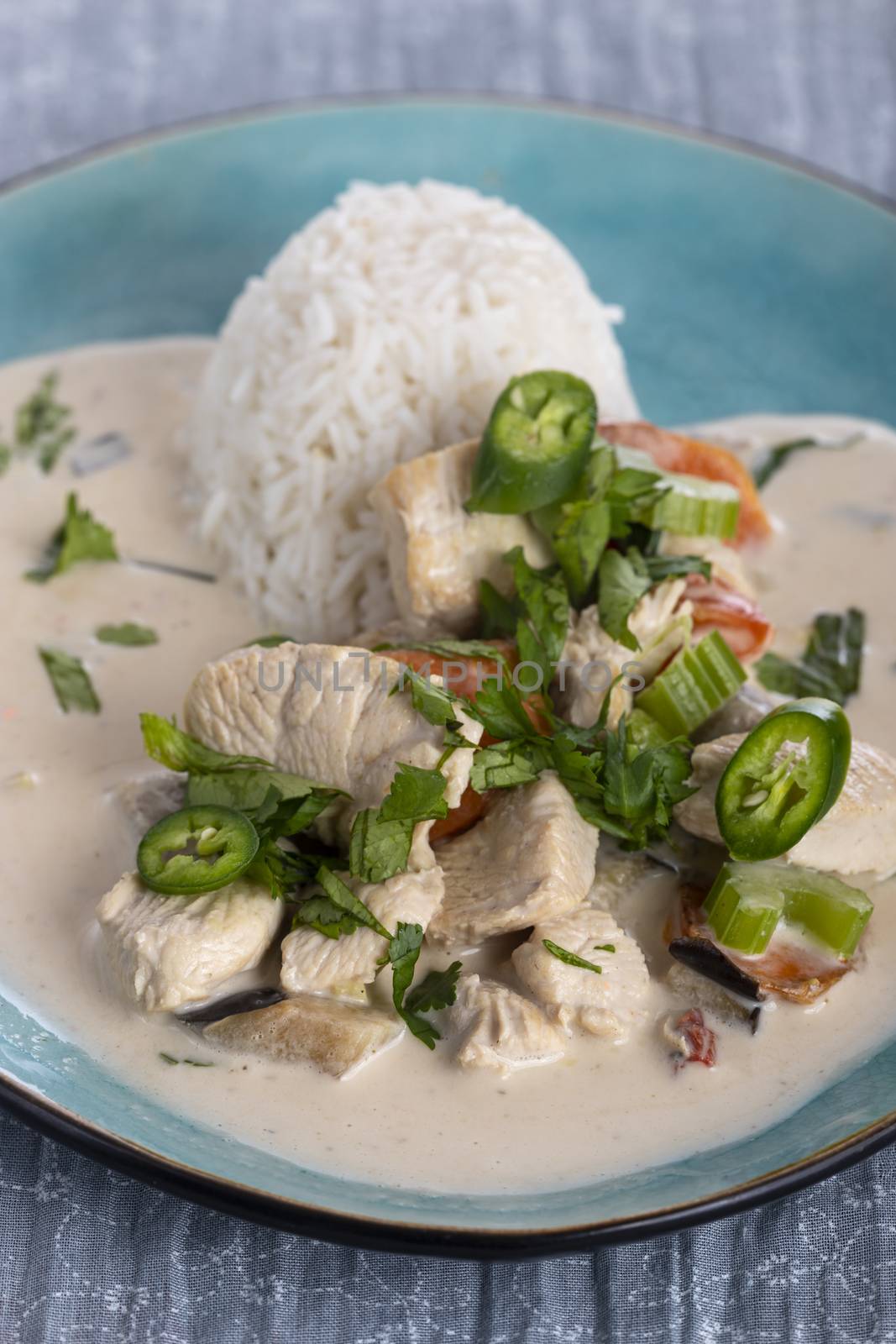 thai chicken curry with rice by bernjuer