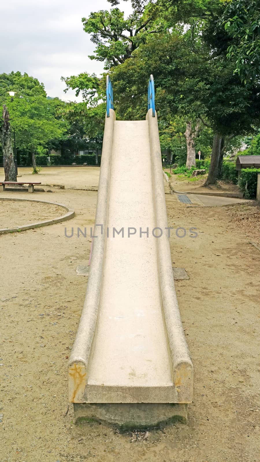 The vertical retro children slide equipment in Japan outdoor playround
