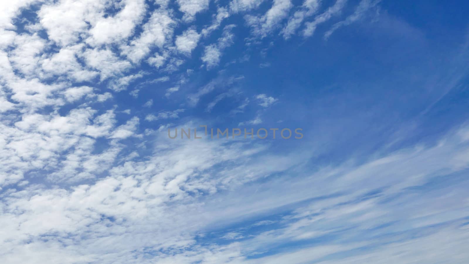 Horizontal white cloud and the blue sky