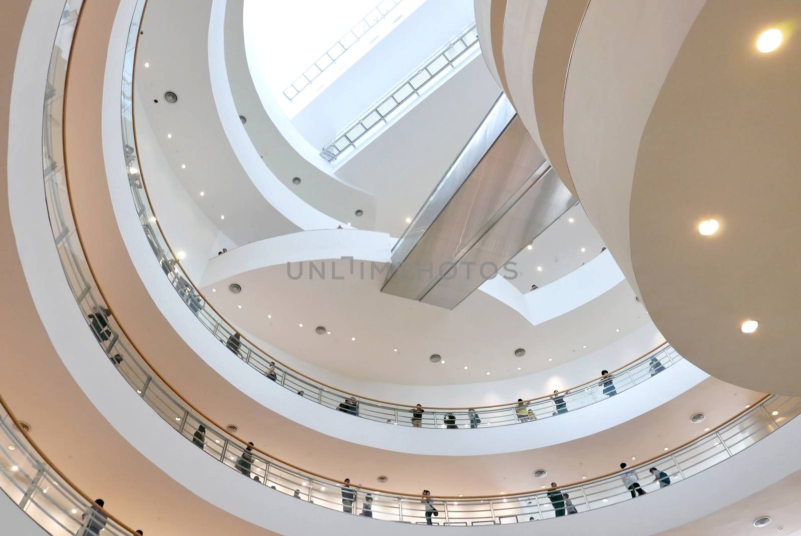 The indoor white wall and ceiling of the exhibition building