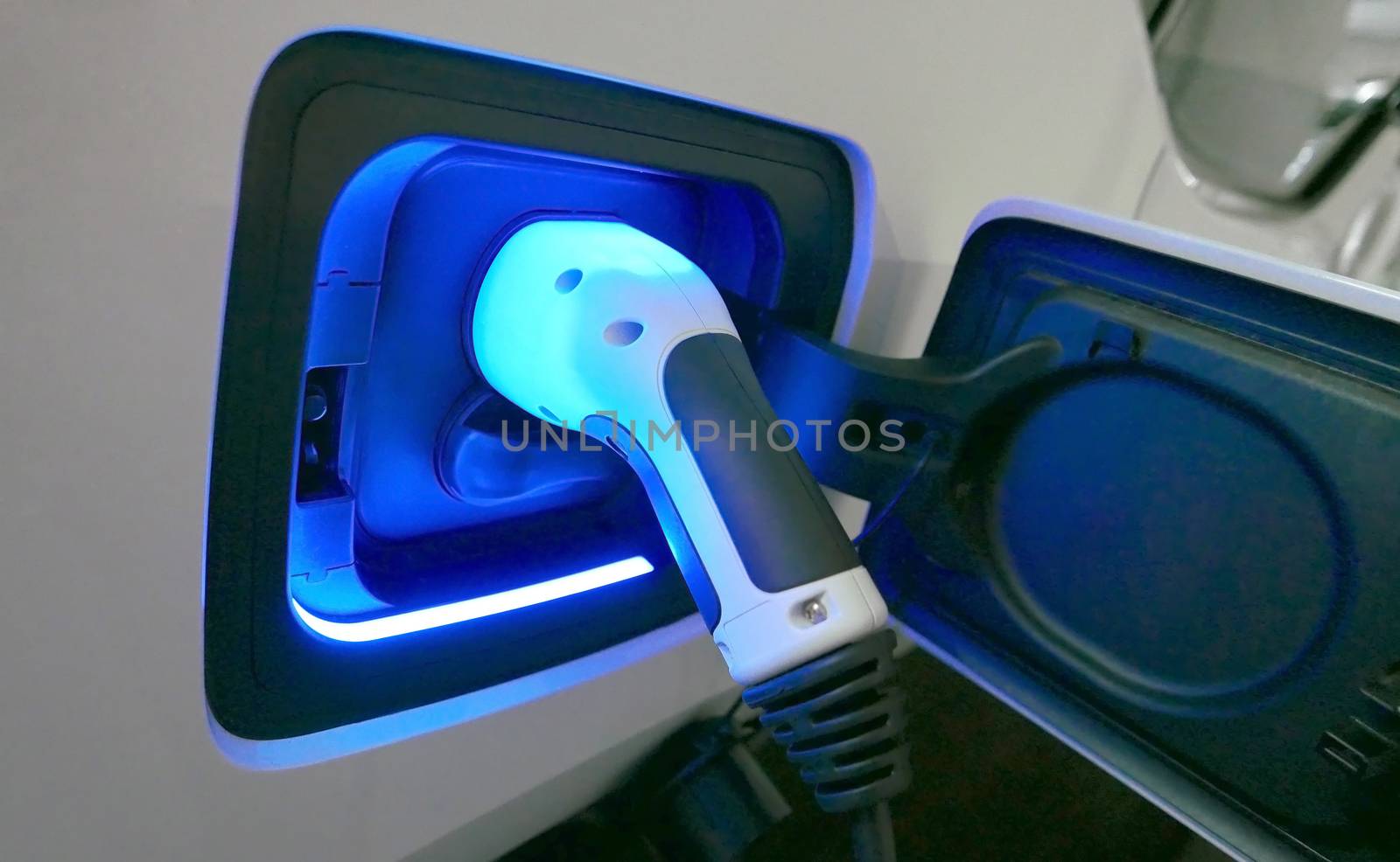 electric car charger and socket with glow light by cougarsan