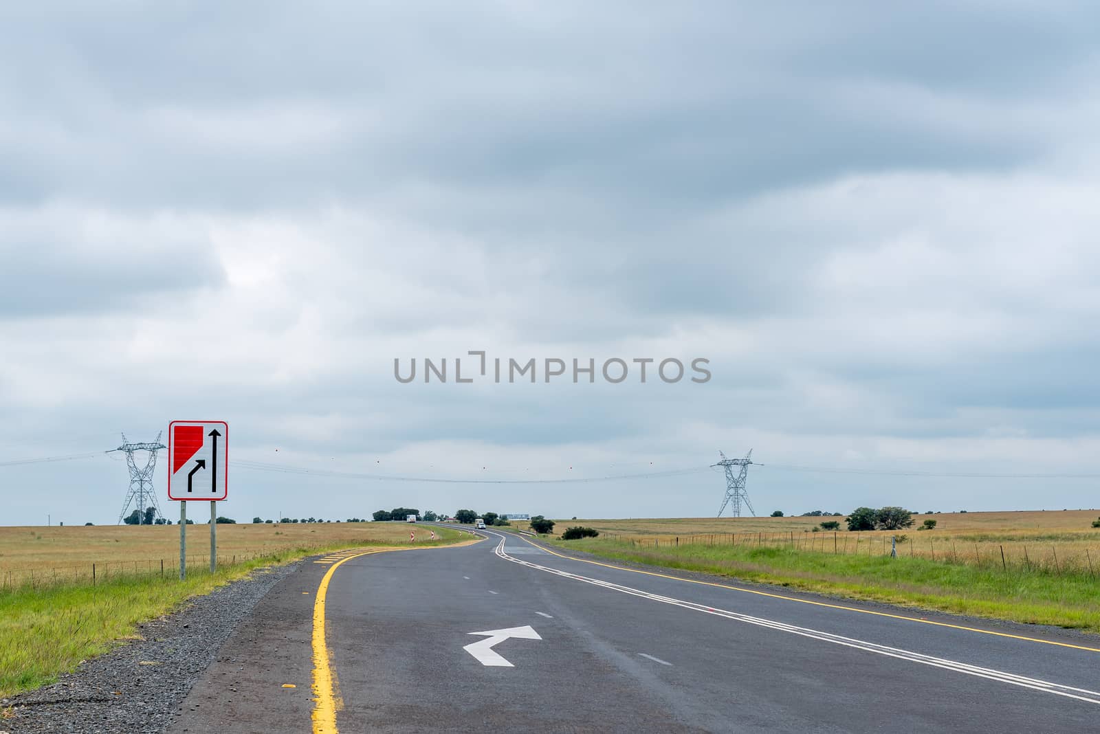 End of dual carriageway road sign on road N5 near Winburg. A power route is visible