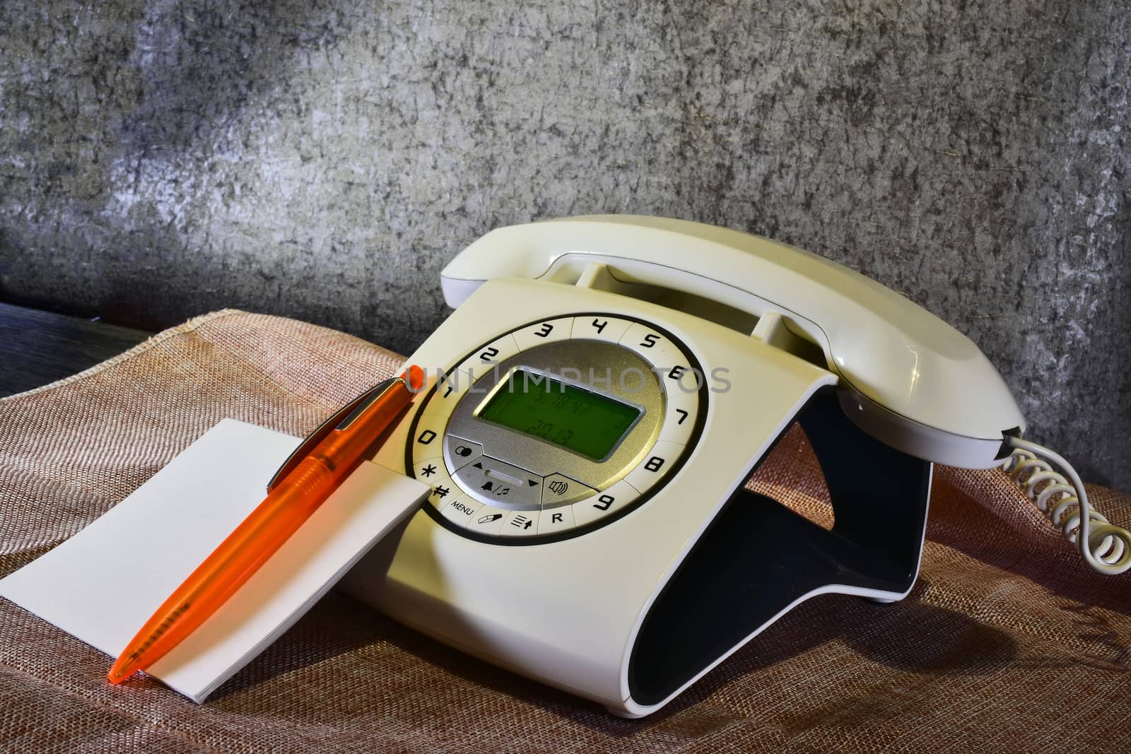 modern landline that imitates an old one