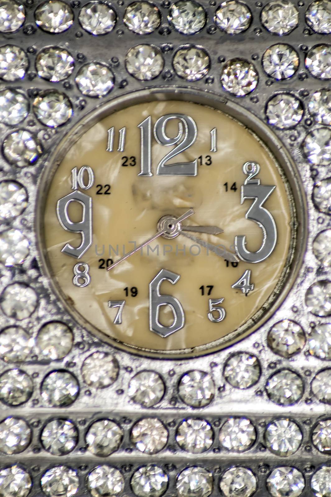 Silver colored watch face with diamonds  by Philou1000