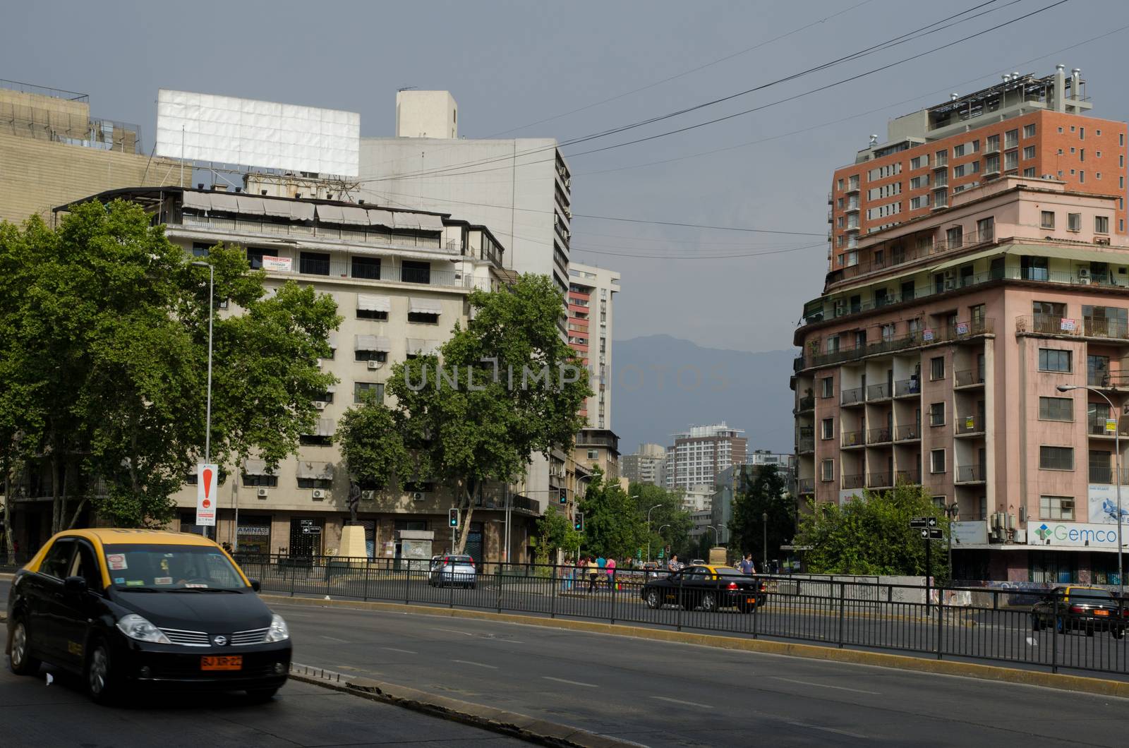 Cityscape in the Libertador Bernardo O'Higgins Avenue. by VictorSuarez