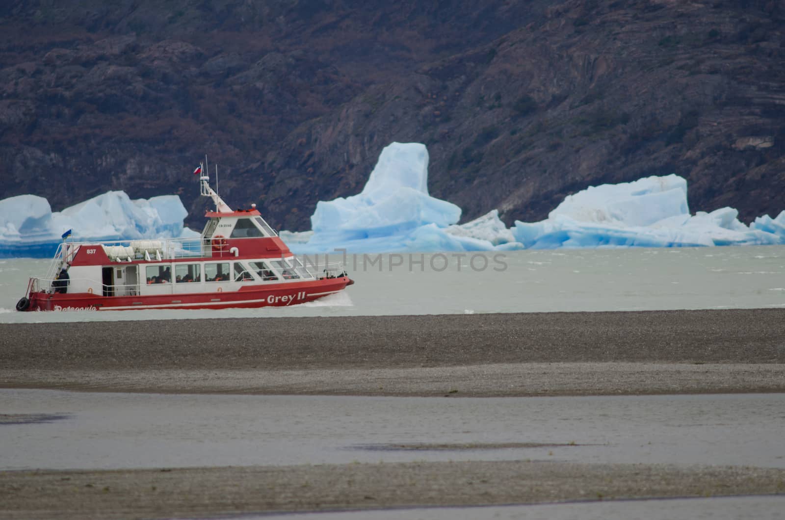 Tourist boat and icebergs on Grey Lake. by VictorSuarez