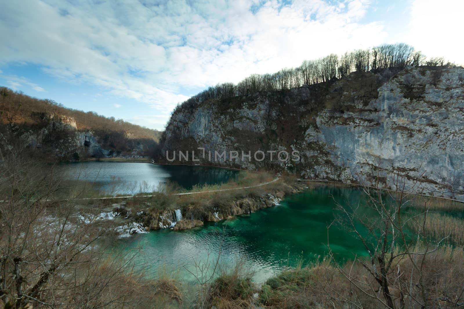 Plitvice Lakes National Park in winter, Barrier between the lakes Gavanovac and Kaluderovac