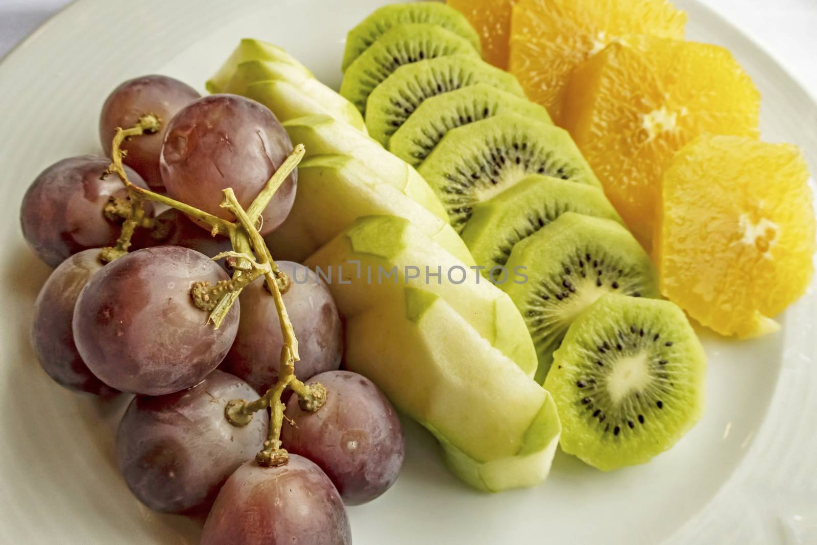 ready to eat sliced mixed fruits in plate by yilmazsavaskandag