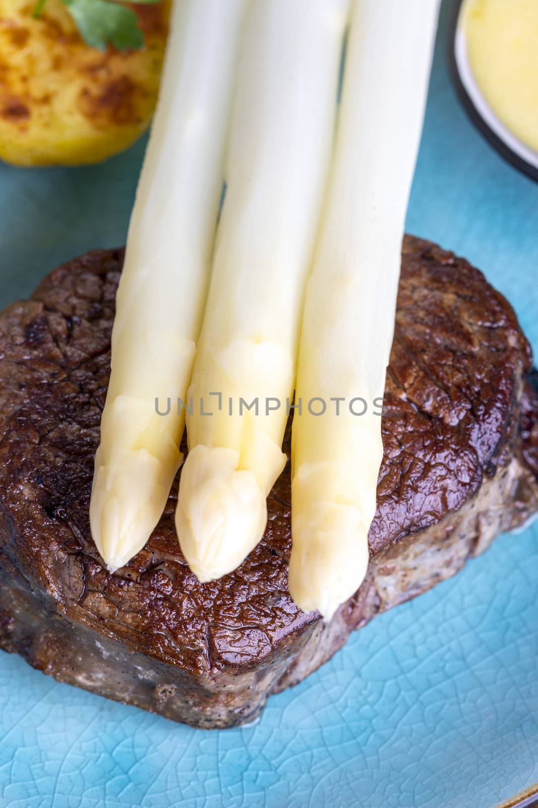 asparagus with potatoes and a steak by bernjuer