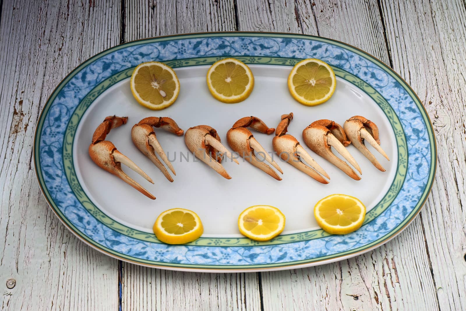 Cooked fiddler crab claws and lemon wedges. Typical Andalusian dish