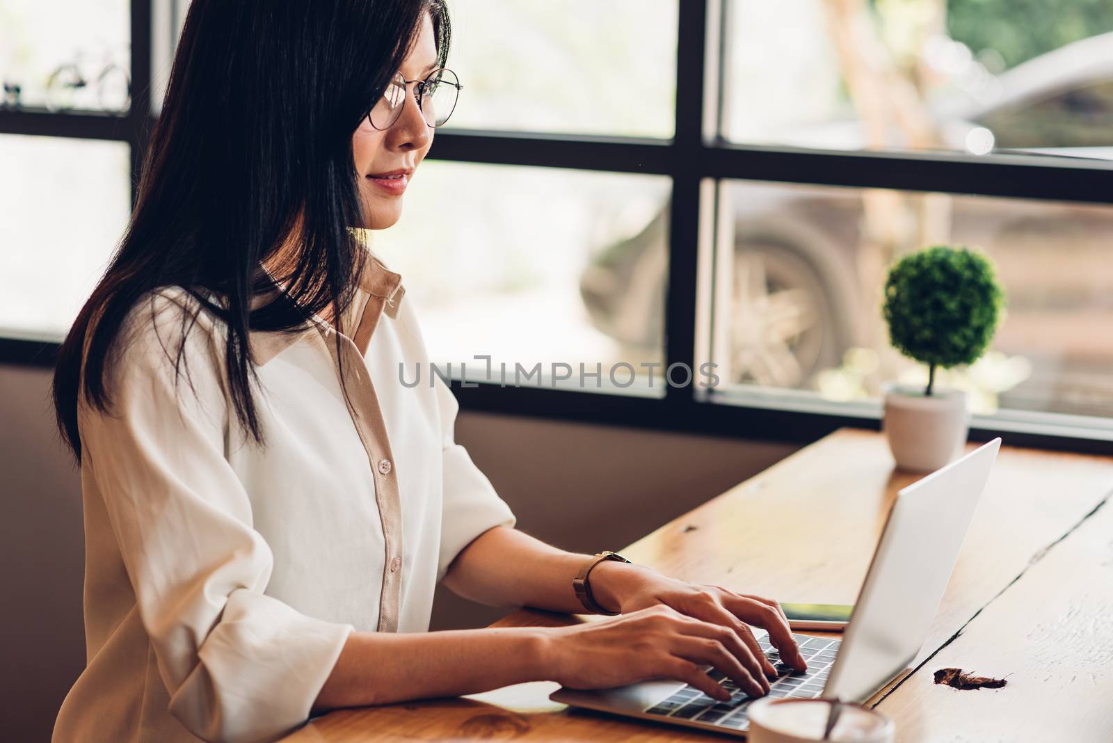 Lifestyle freelance business woman online using laptop computer in coffee shop