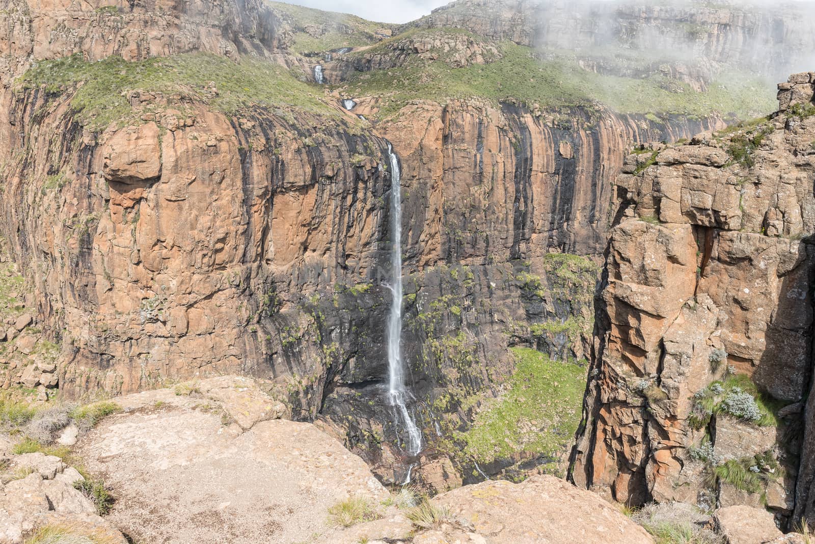 Waterfall on the Sentinel hiking trail to the Tugela Falls by dpreezg