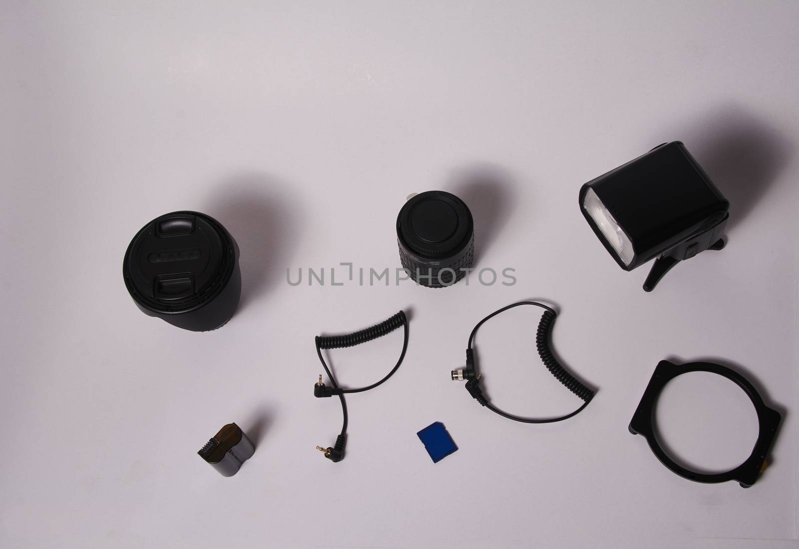 Set of photographic equipment, cables, battery, lens, flash, extender. Love of photographic