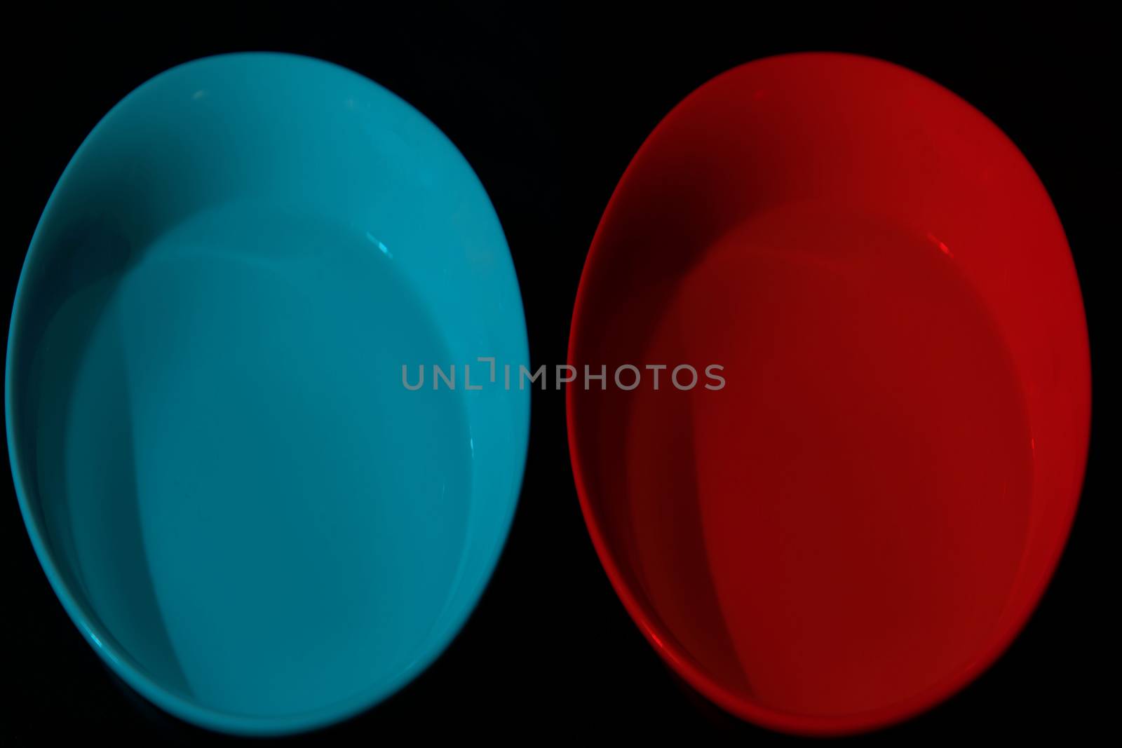 Two bowls with water of different colors, by raul_ruiz