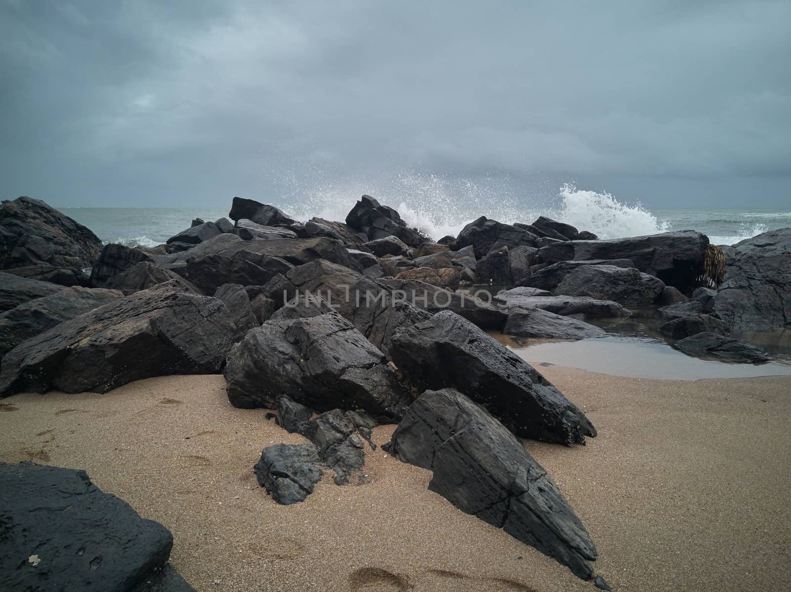 Rocks on the beach after the storm by raul_ruiz