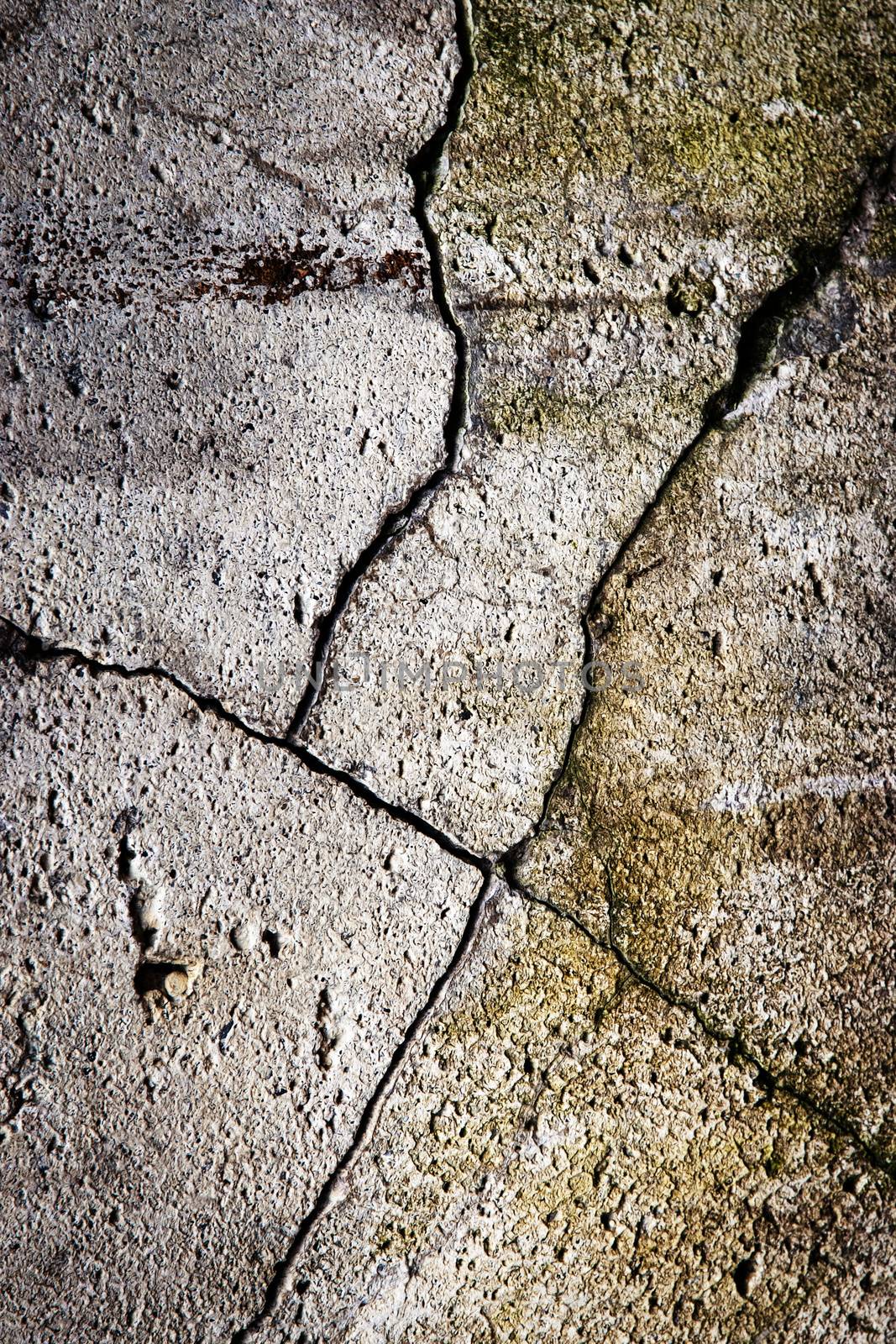 dirty popping concrete surface by Ahojdoma