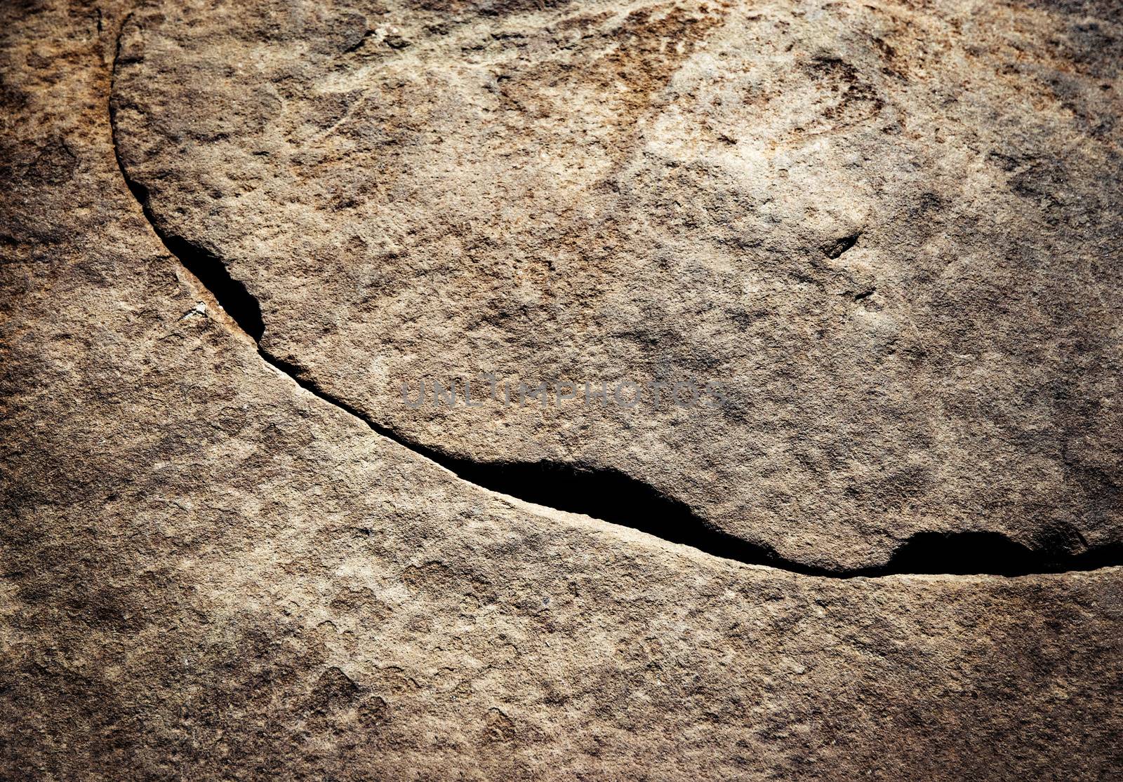 arched crack on dark stone by Ahojdoma