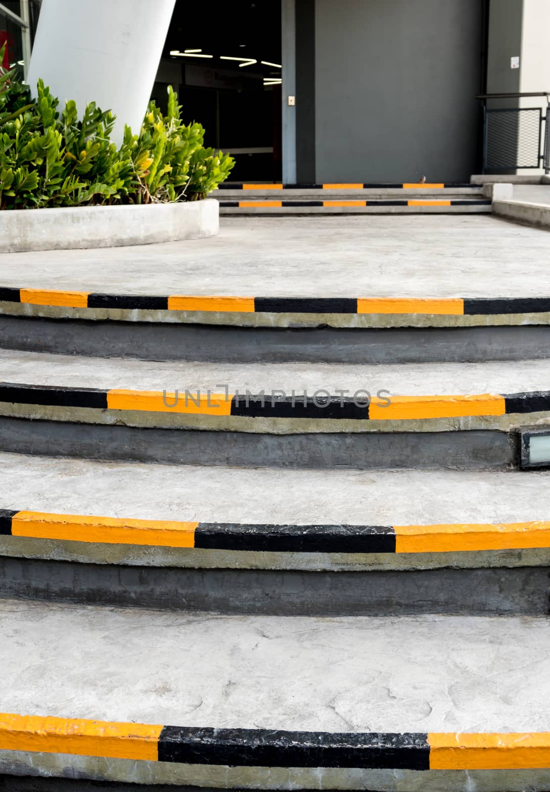 Yellow and black stripes, safety symbols at the edge of the stairs