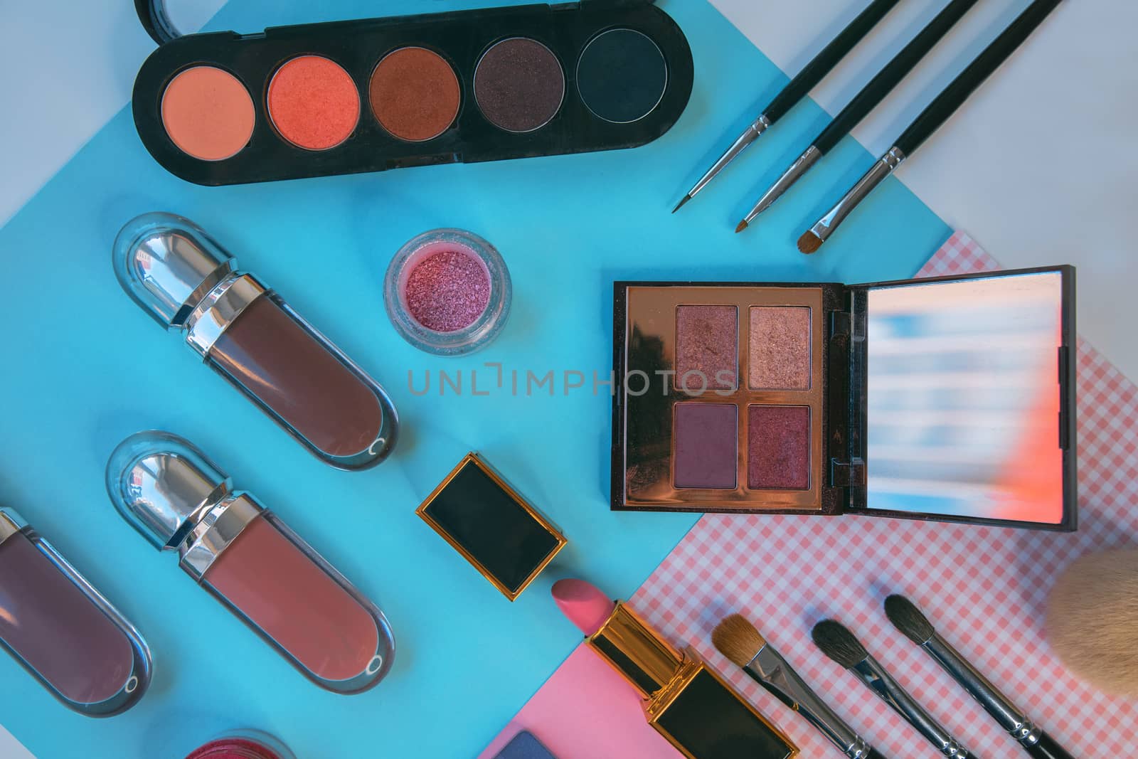 Set of decorative cosmetics on color background by tadeush89