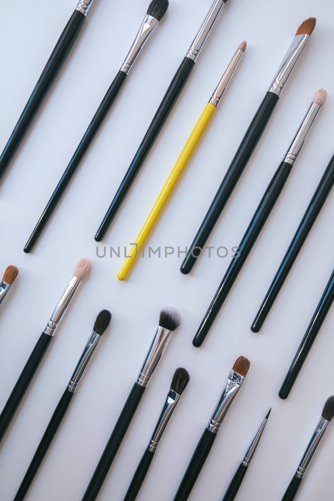 Makeup brush  by tadeush89