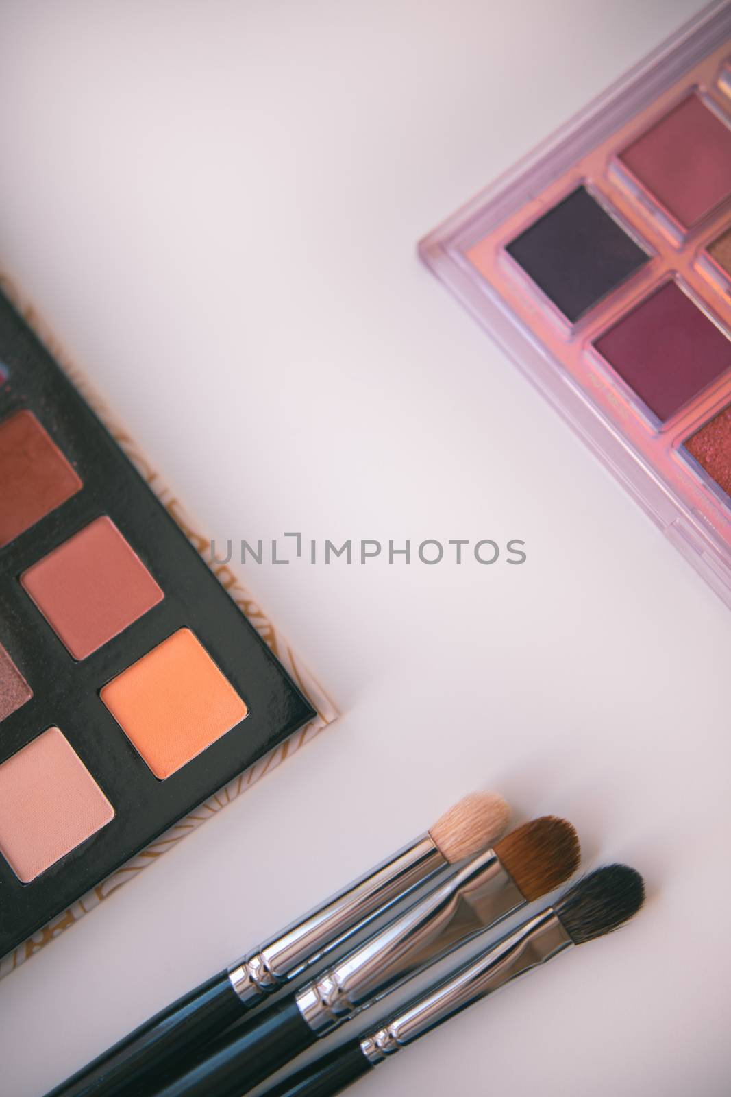 Makeup cosmetics tools background  by tadeush89